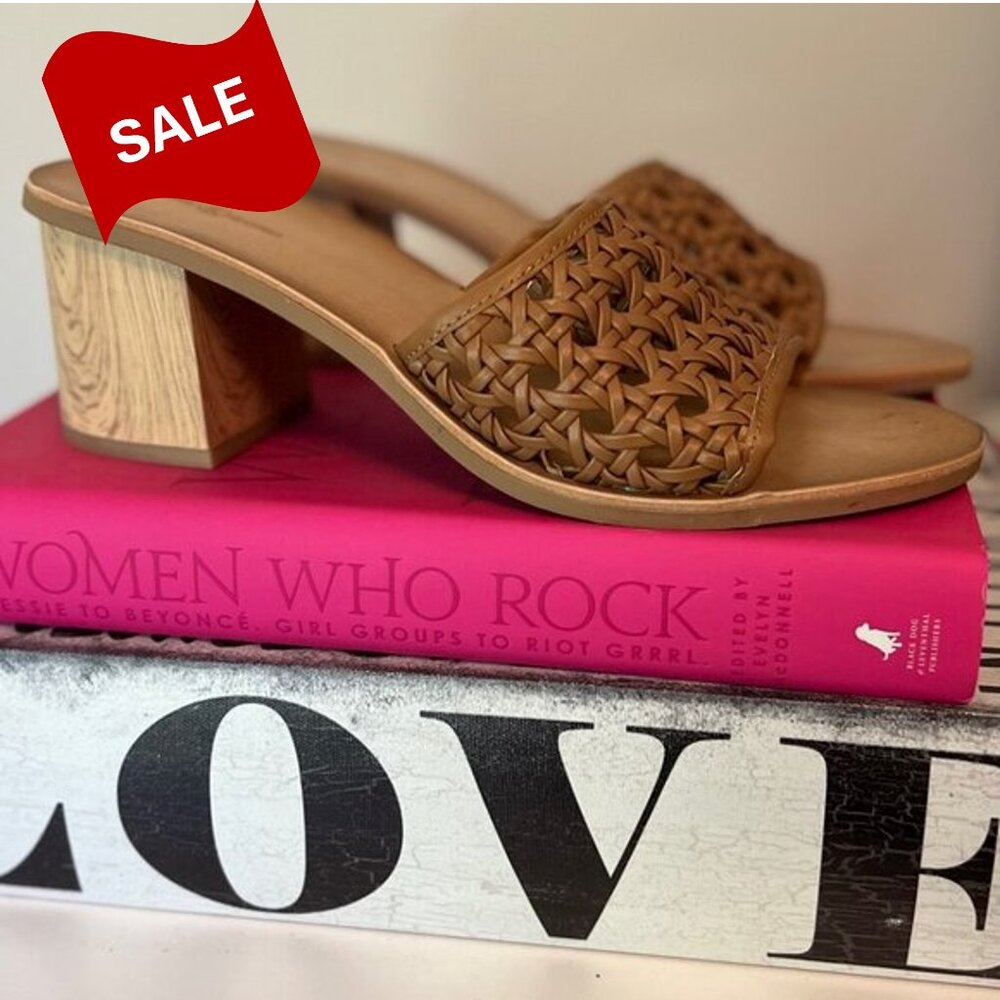 SALE!!!  treasure and bond women's sandals SZ 8 1/2